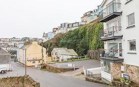 3 Dolphin Court