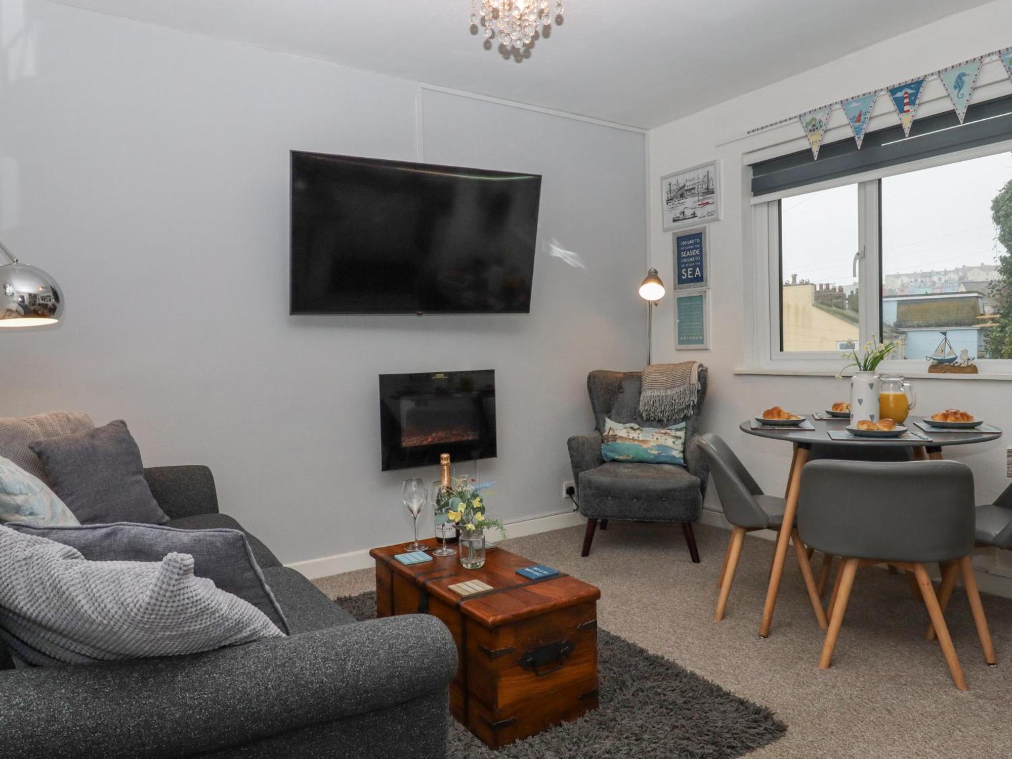 3 Dolphin Court Apartment Brixham Exterior photo